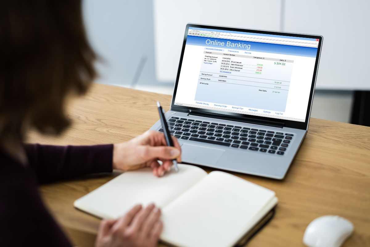 conto corrente: se versi i soldi fai in questo modo altrimenti arriva la multa dal Fisco