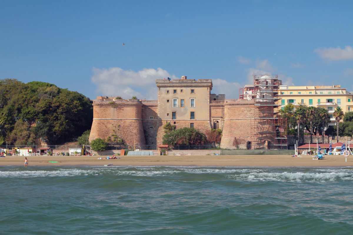 nettuno, scopri questo borgo medievale bellissimo con spiagge cristalline