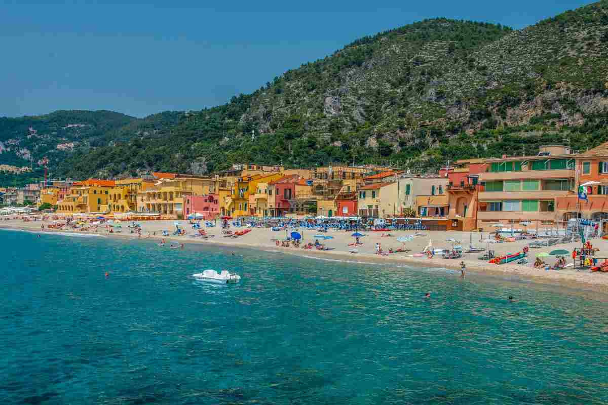 addio afa, scopri il borgo di varigotti