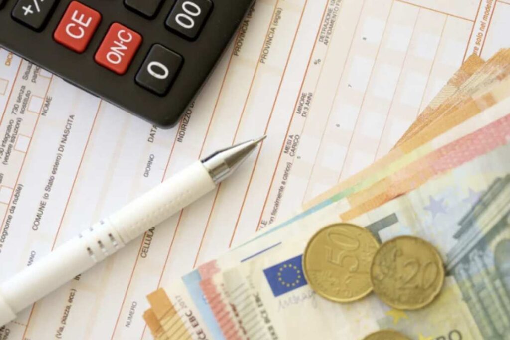 La prescrizione non opera automaticamente: è necessario che il debitore attivi un procedimento formale per far valere questo diritto.