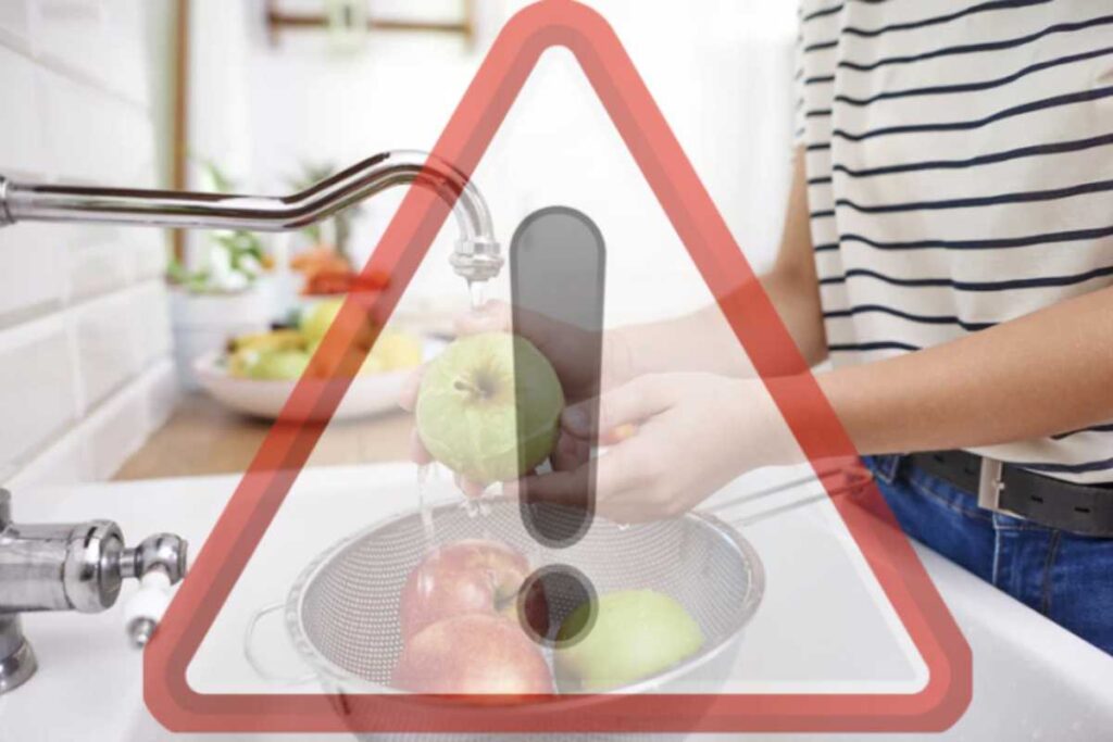 Nelle giornate calde di giugno, quando pesche, albicocche, fragole, zucchine, pomodori e cetrioli abbondano, la tentazione è quella di sciacquare rapidamente