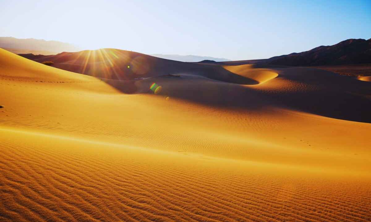 la sabbia “canta”: questo luogo magico attira migliaia di turisti ogni anno