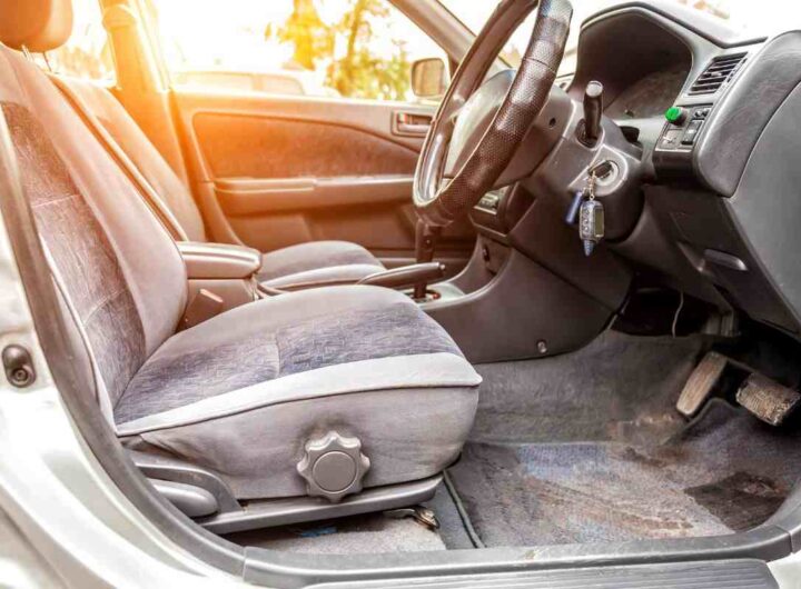 sabbia in auto, toglila con questo trucco