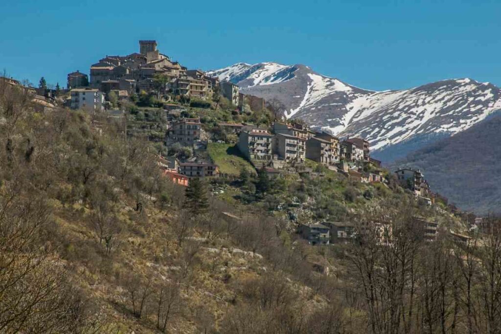 scopri questo borgo che dista poco da roma: trevi nel lazio